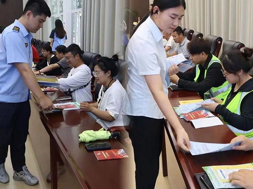 容城縣人力資源和社會保障局開展送政策進企業(yè)主題宣傳活動
